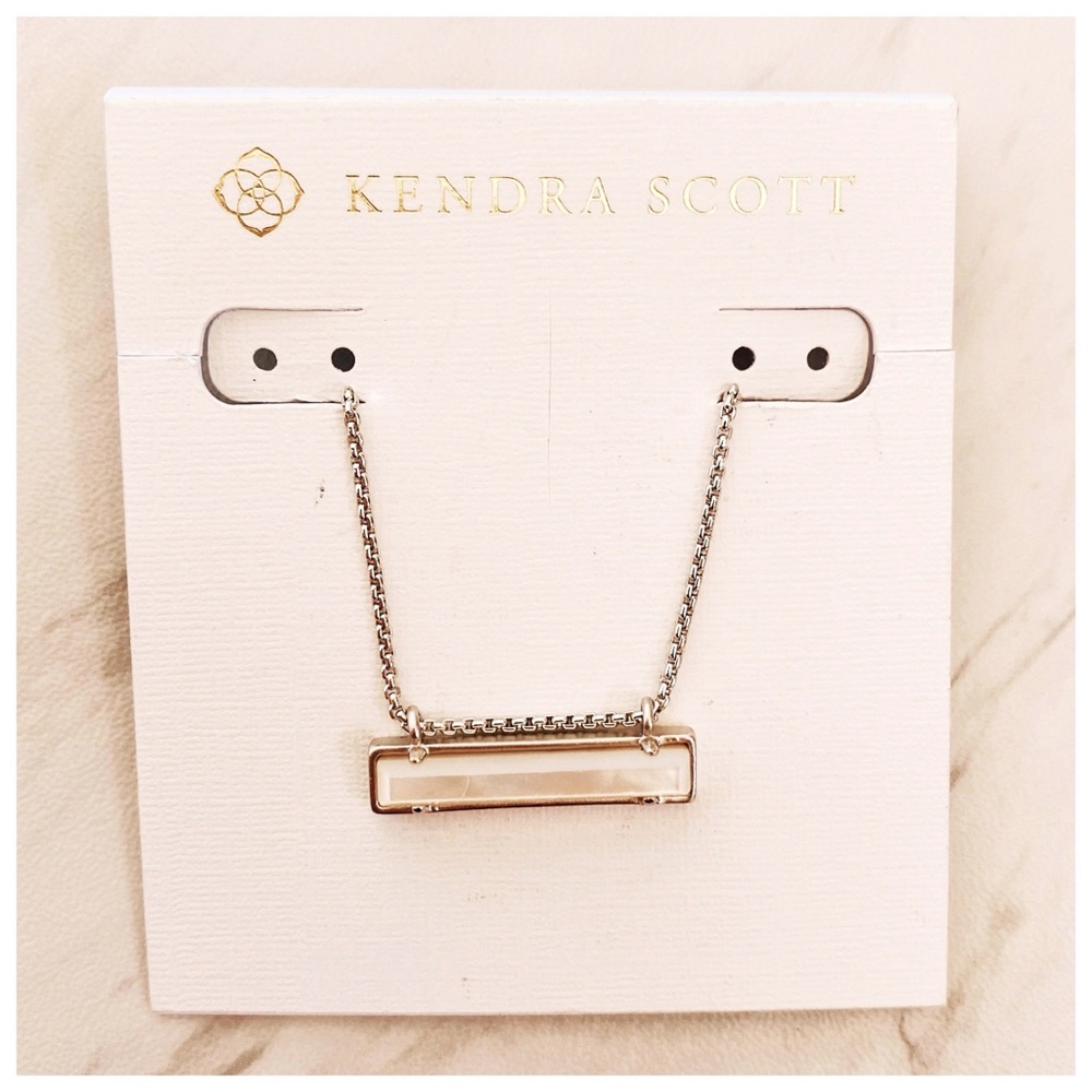 Kendra Scott Leanor Silver Bar Pendant Necklace in White Mother of Pearl
